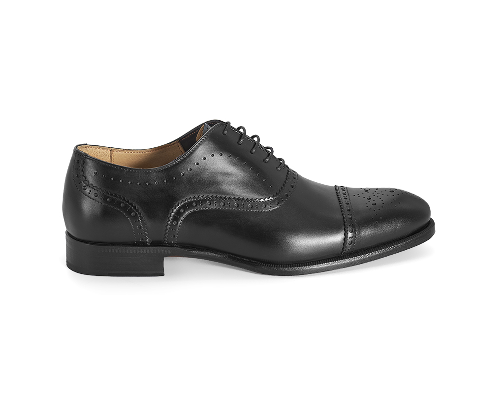 Derby 10318 lace-up shoes in black calfskin with brogues